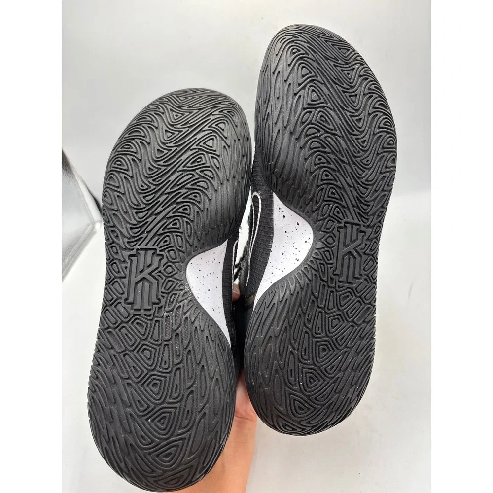 Nike Kyrie‎ Flytrap 4 Black White, Sz 7.5